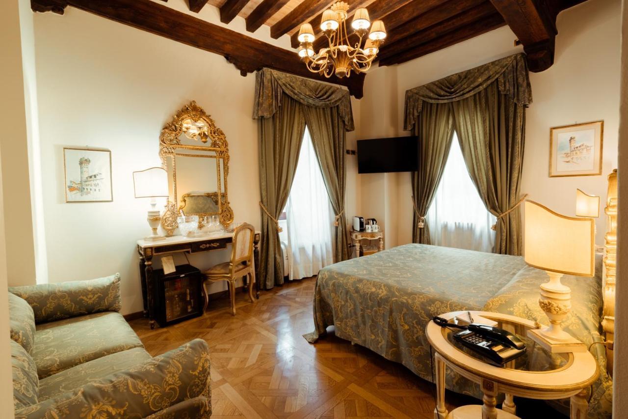 Hotel Palazzo Alexander ลุคคา ภายนอก รูปภาพ