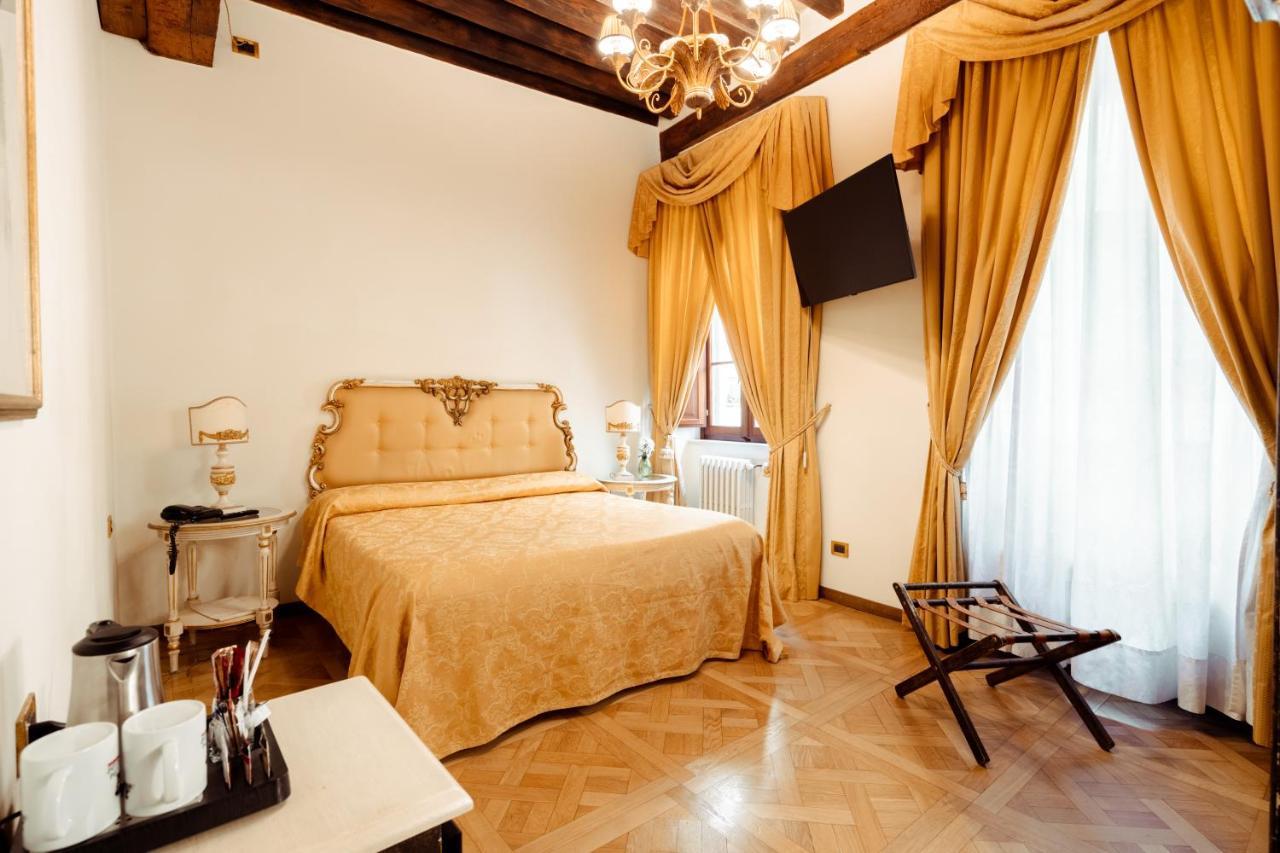 Hotel Palazzo Alexander ลุคคา ภายนอก รูปภาพ