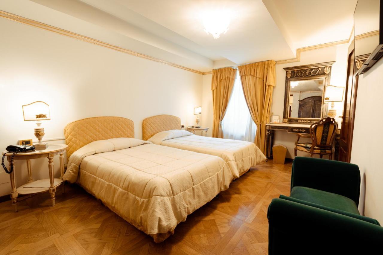 Hotel Palazzo Alexander ลุคคา ภายนอก รูปภาพ