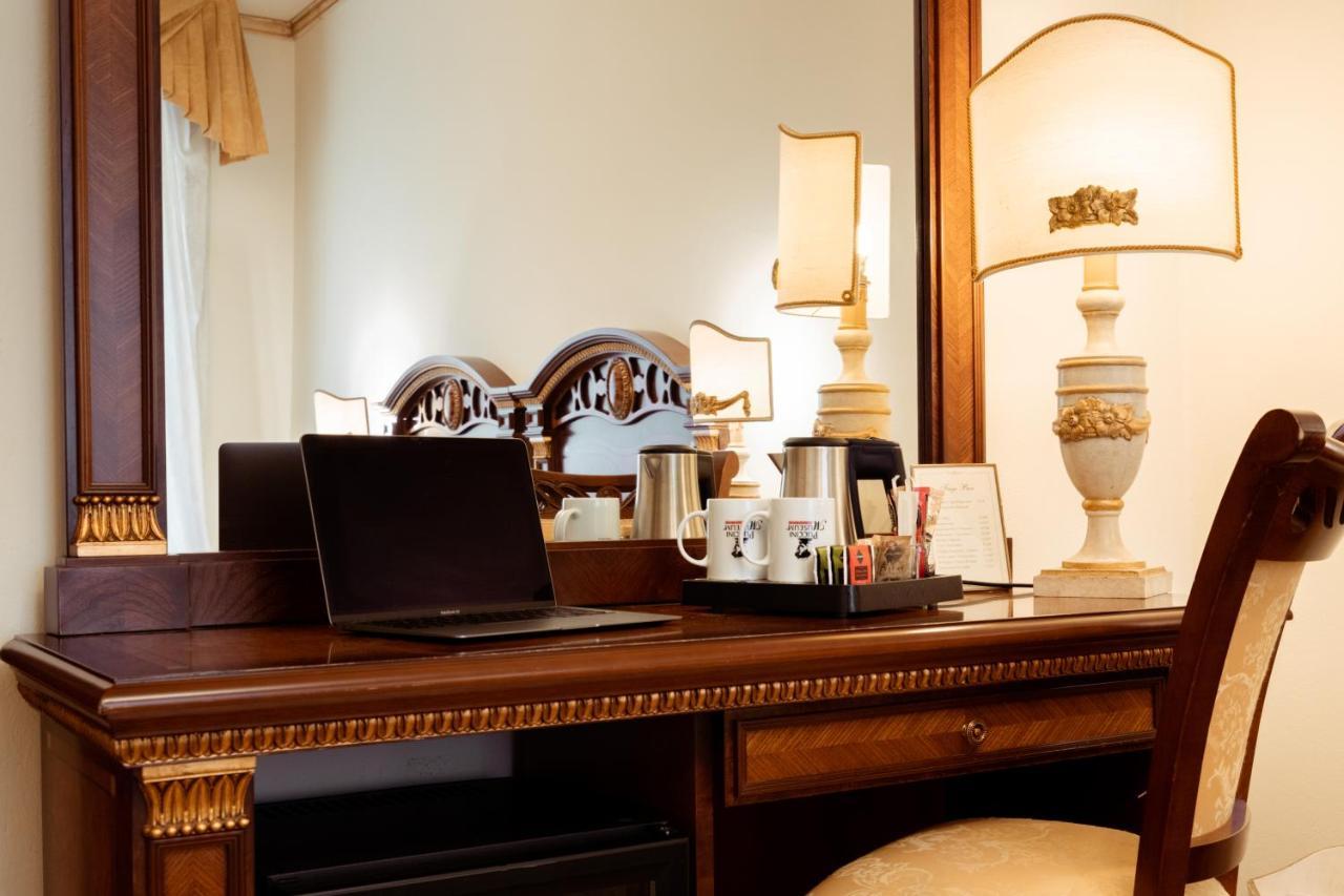 Hotel Palazzo Alexander ลุคคา ภายนอก รูปภาพ