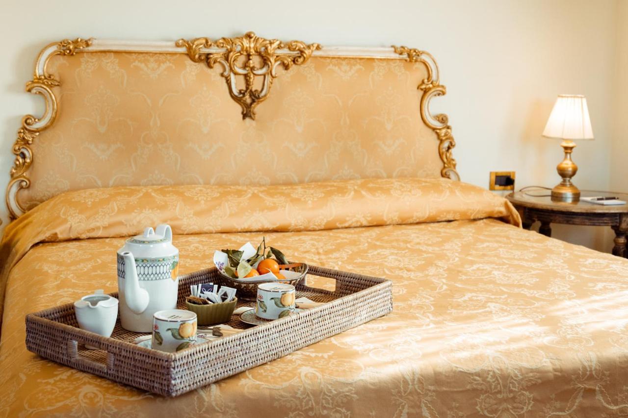 Hotel Palazzo Alexander ลุคคา ภายนอก รูปภาพ