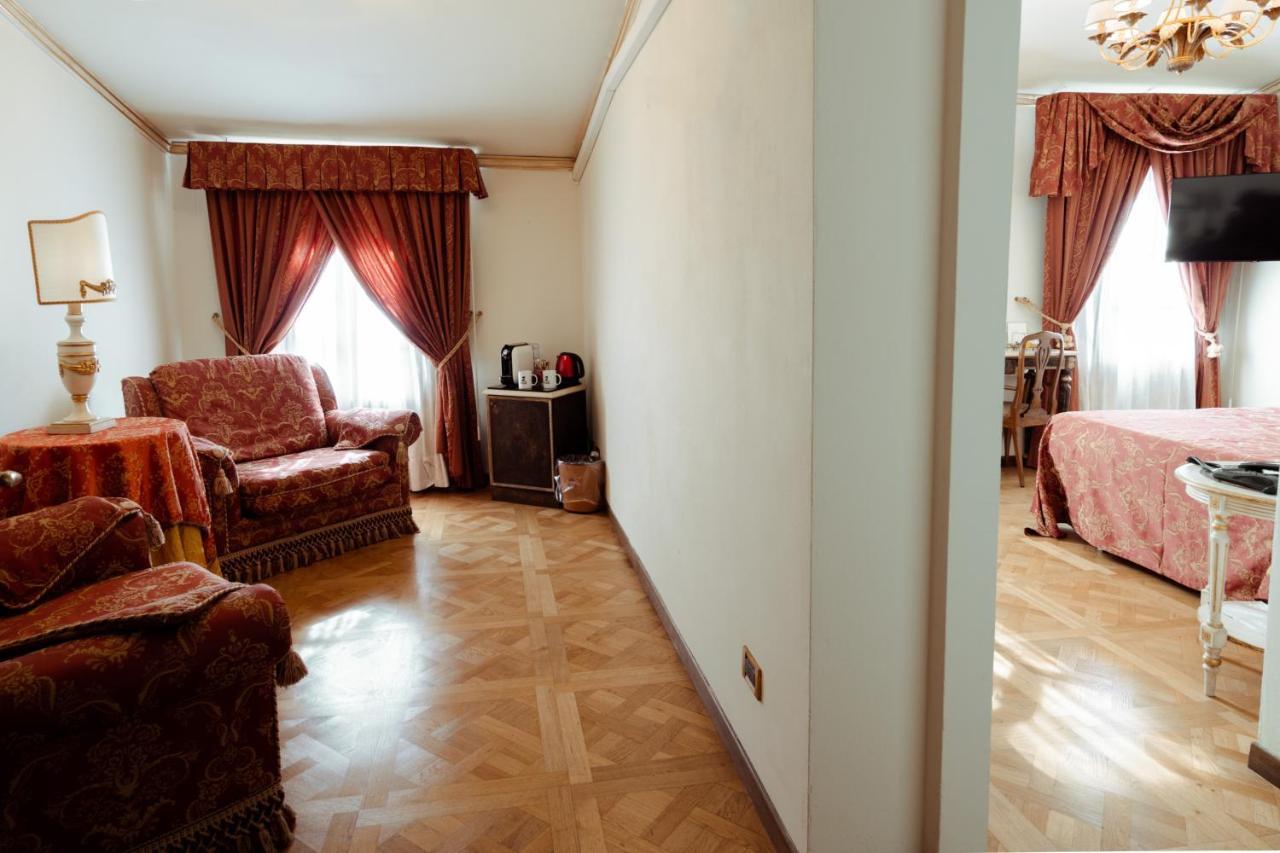Hotel Palazzo Alexander ลุคคา ภายนอก รูปภาพ